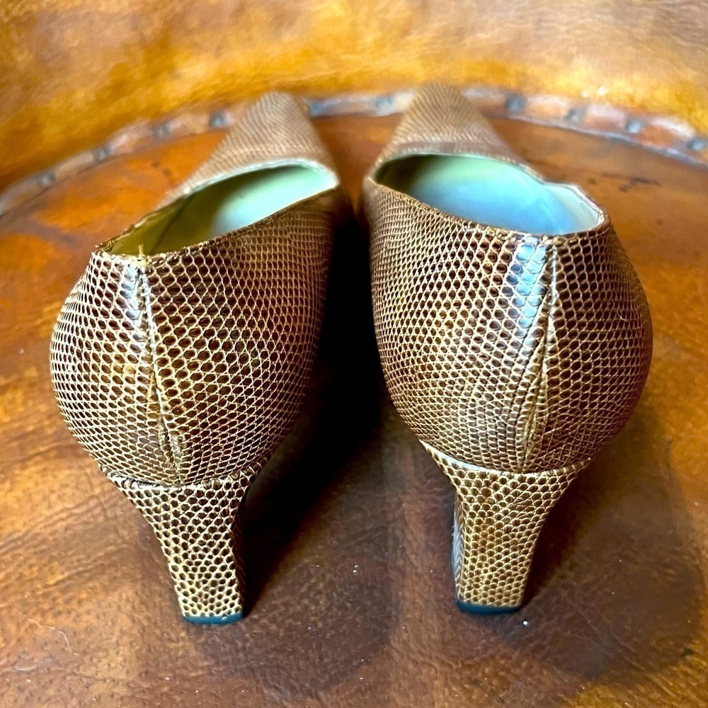 BOTTEGA VENETA Tan Embossed Leather Pumps Size 9.5B - Picture 4 of 9